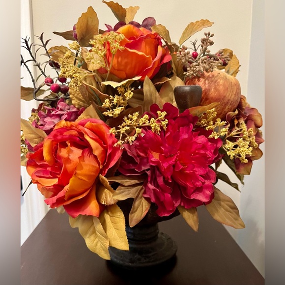 Kirkland’s Warm, Fall Floral Kitchen Table Centerpiece. Orange/Red/Green/Brown. - Picture 5 of 5